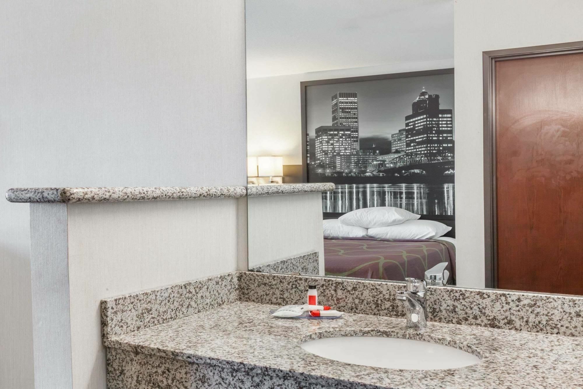 Super 8 By Wyndham Gresham/Portland Area Or Hotel Ngoại thất bức ảnh